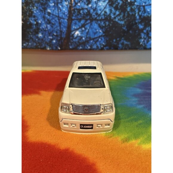 Jada Toys Dub City Cadillac Escalade - Picture 3 of 10